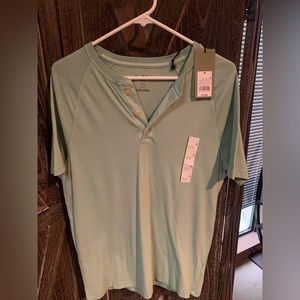 New men’s size medium Goodfellow short sleeve shirt in ocean spray green.